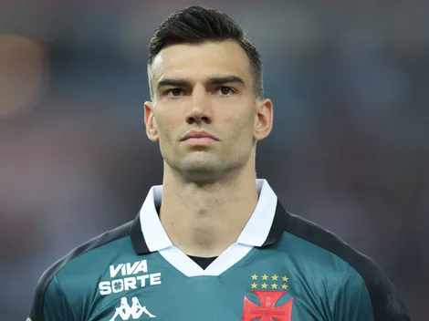 Léo Jardim completa 100 jogos pelo Vasco e exalta torcida