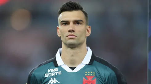 RIO DE JANEIRO, BRAZIL - SEPTEMBER 15: Leo Jardim of Vasco looks on before a Brasileirao 2024 match between Flamengo and Vasco at Maracana Stadium on September 15, 2024 in Rio de Janeiro, Brazil. (Photo by Lucas Figueiredo/Getty Images)