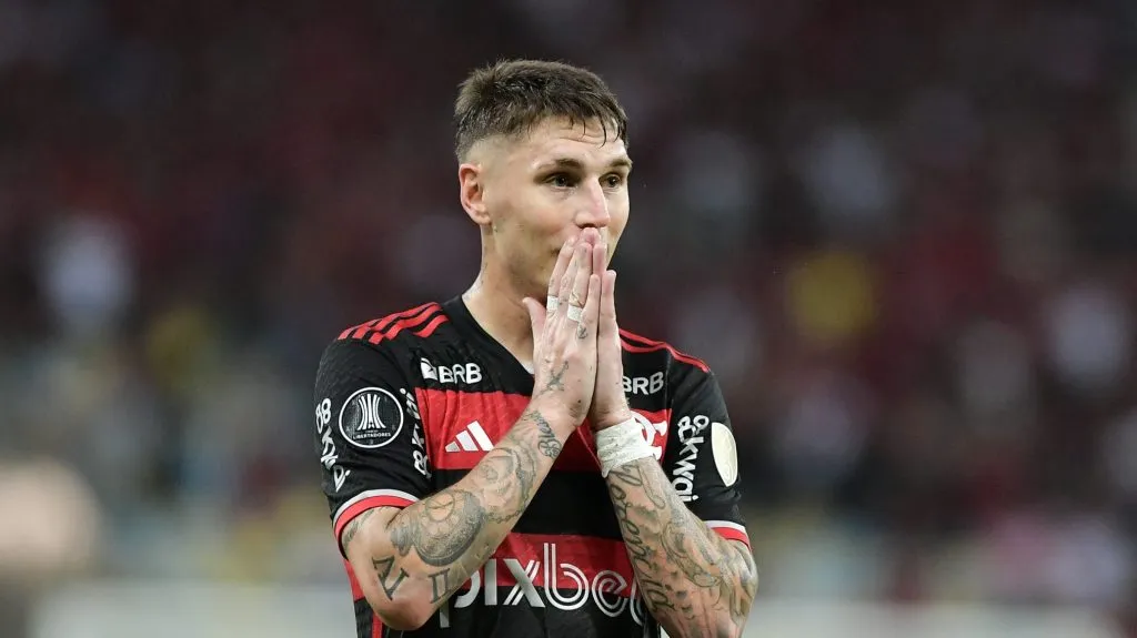 Varela se envolveu em polêmica - Foto: Thiago Ribeiro/AGIF.