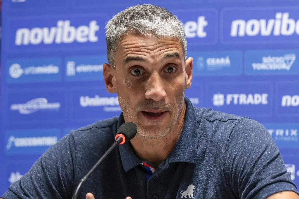 Juan Pablo Vojvoda tecnico do Fortaleza durante entrevista coletiva apos a partida contra o Athletico-PR no estadio Arena da Baixada pelo campeonato Brasileiro A 2024. Foto: Robson Mafra/AGIF