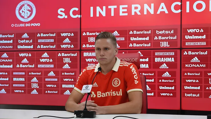 Alemão durante coletiva no CT do Internacional.