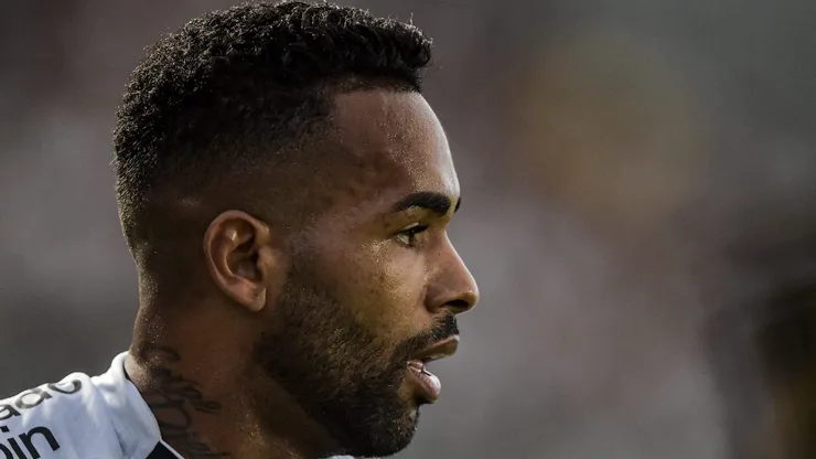 Alex Teixeira jogador do Vasco durante partida contra o Criciuma no estadio Sao Januario pelo campeonato Brasileiro B 2022.