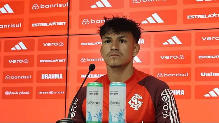 Bernabei, em coletiva no CT Parque Gigante, do Internacional. Foto Ricardo Duarte/Internacional