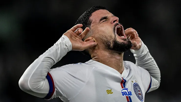 Cauly, jogador do Bahia, comemora seu gol em partida contra o Botafogo, pela Copa do Brasil.