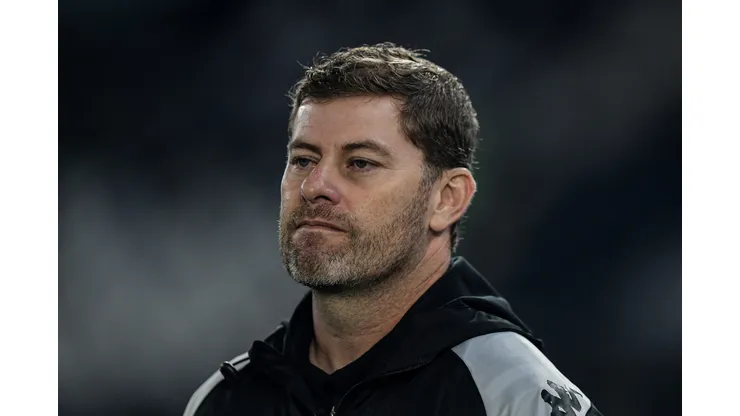 RJ - RIO DE JANEIRO - 10/08/2024 - BRASILEIRO A 2024, VASCO X FLUMINENSE - Rafael Paiva tecnico do Vasco durante partida contra o Fluminense no estadio Engenhao pelo campeonato Brasileiro A 2024. Foto: Thiago Ribeiro/AGIF