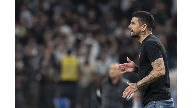 Lucho durante confronto contra o Corinthians no Brasileirão 2024.