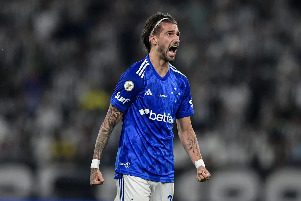 Lautaro Díaz pode ficar no Cruzeiro – Foto: Thiago Ribeiro/AGIF.