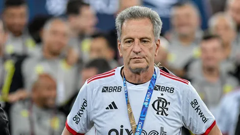 Rodolfo Landim presidente do Flamengo durante cerimônia de premiação ao final da partida contra o Nova Iguaçu no estádio Maracanã pela decisão do campeonato Carioca 2024. Foto: Thiago Ribeiro/AGIF