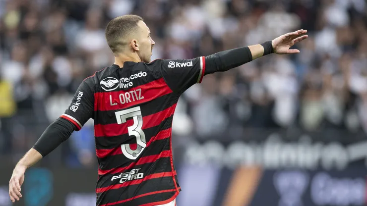 Léo Ortiz, jogador do Flamengo, durante partida contra o Corinthians, pela Copa do Brasil.
