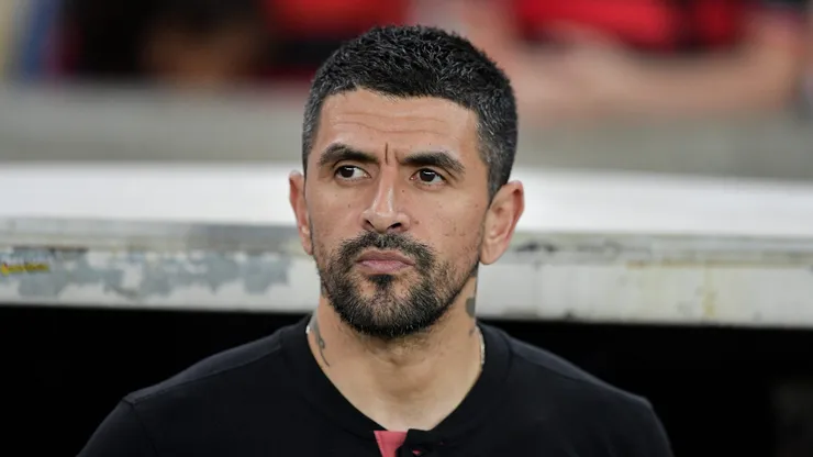 Lucho González, técnico do Athletico-PR, durante partida contra o Flamengo, pelo Campeonato Brasileiro.