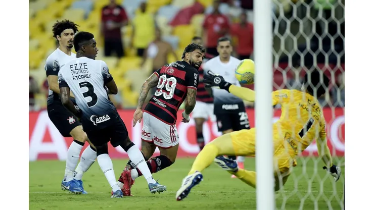 Marcos Braz surpreende e provoca Corinthians sobre venda de Hugo: "Queria amistoso"