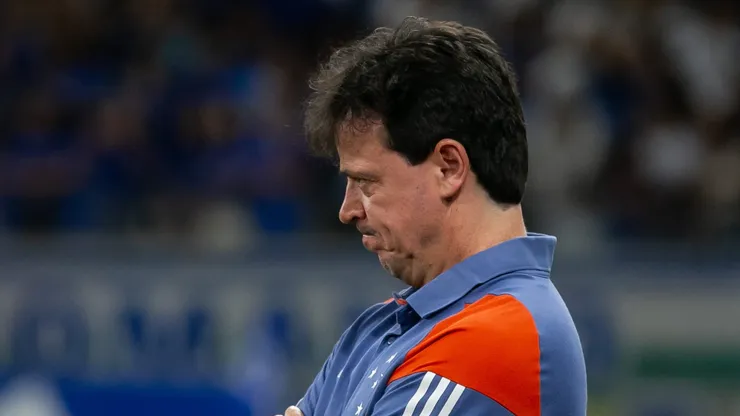 Fernando Diniz, técnico do Cruzeiro, durante partida contra o Bahia, pelo Campeonato Brasileiro.