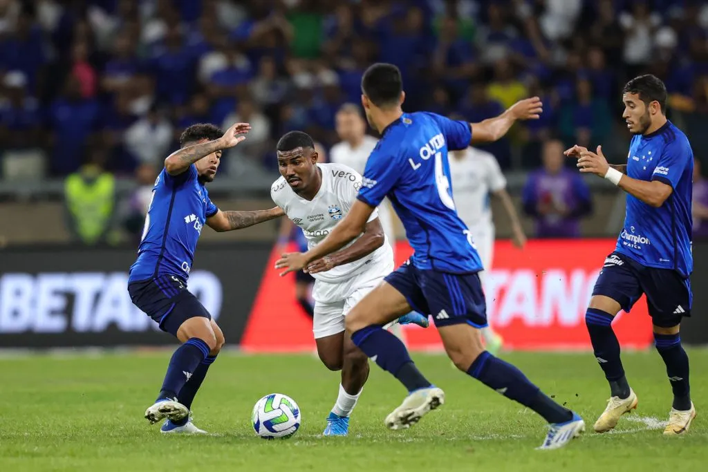 Cuiabano em ação com a camisa do Grêmio, contra o Cruzeiro, na Copa do Brasil de 2023. Foto: Gilson Junio/AGIF