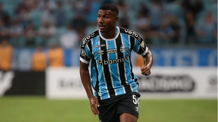 Cuiabano, ex-jogador do Grêmio, durante partida contra o Huachipato, pela Copa Libertadores.