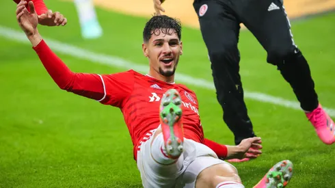 Johnny jogador do Internacional comemora seu gol durante partida contra o Vitoria no estadio Beira-Rio pelo campeonato Copa do Brasil 2021.