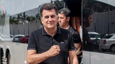 Fábio Mota chegando para a partida do Vitória contra o Atlético-GO (Imagem: Divulgação/ Vitória)