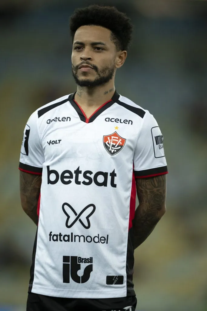 Matheusinho jogador do Vitoria antes da partida contra o Fluminense (Foto: Jorge Rodrigues/AGIF)