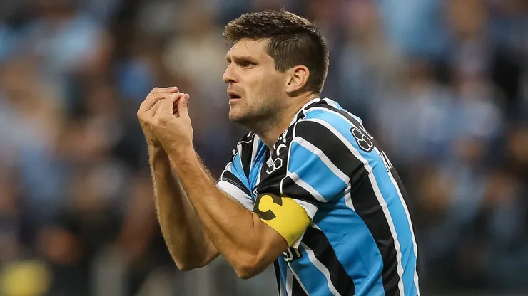 Kannemann, jogador do Grêmio, durante partida contra o Cruzeiro, pela Copa do Brasil de 2023.