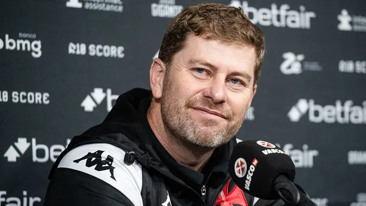Rafael Paiva, técnico do Vasco, durante entrevista coletiva.
