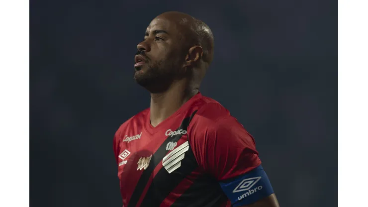 Thiago Heleno durante confronto contra o Corinthians no Brasileirão 2024.