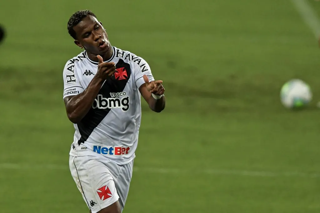 Lucas Ribamar jogador do Vasco comemora seu gol durante partida contra o Botafogo no estadio Engenhao pelo campeonato Brasileiro A 2020. Foto: Thiago Ribeiro/AGIF