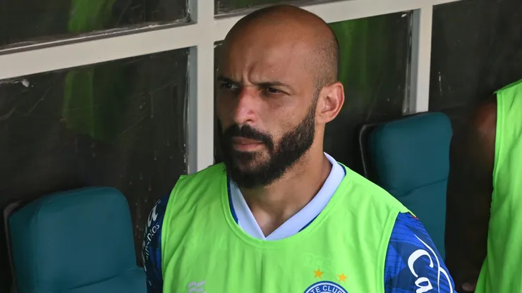 Thaciano, jogador do BAHIA, durante partida contra o JEQUIE (Foto: Walmir Cirne/AGIF)