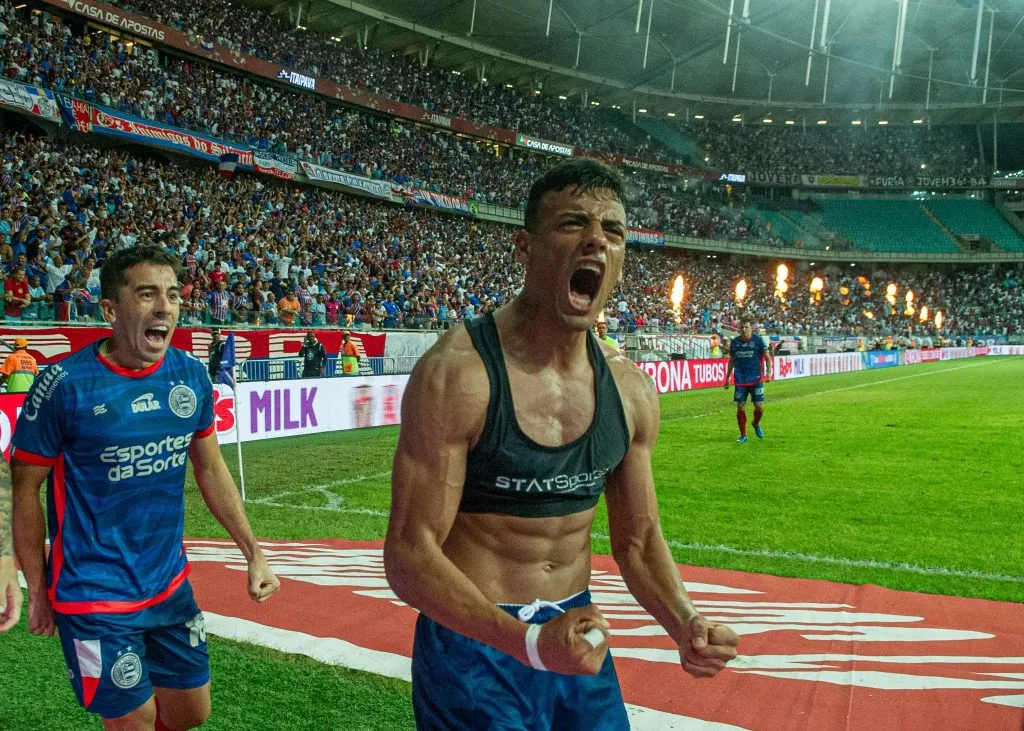 Lucho Rodriguez jogador do Bahia comemora seu gol com jogadores do seu time durante partida contra o Botafogo no estadio Arena Fonte Nova pelo campeonato Brasileiro A 2024. Foto: Jhony Pinho/AGIF
