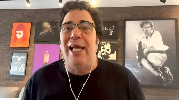 Casagrande durante participação em podcast. Foto: Reprodução canal Youtube Uol Esportes