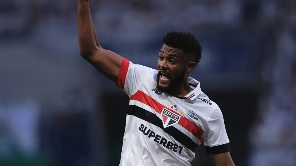 Sabino fala sobre críticas no São Paulo (Imagem: Ettore Chiereguini/AGIF)
