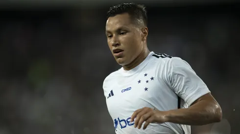 Marlon jogador do Cruzeiro durante partida contra o Botafogo no estádio Engenhão pelo campeonato Brasileiro A 2023. Foto: Jorge Rodrigues/AGIF