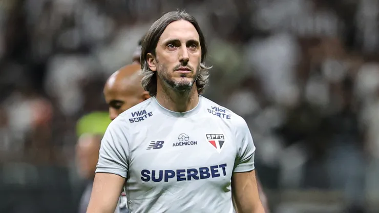 Luis Zubeldía técnico do São Paulo durante partida contra o Atlético-MG no estádio Arena MRV pelo campeonato Copa Do Brasil 2024. Foto: Gilson Lobo/AGIF