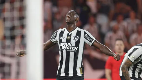 RIO DE JANEIRO, BRAZIL – SEPTEMBER 14: Luiz Henrique of Botafogo celebrates after scoring the first goal of his team during a Brasileirao 2024 match between Botafogo and Corinthians at Estadio Olimpico Nilton Santos on September 14, 2024 in Rio de Janeiro, Brazil. (Photo by Lucas Figueiredo/Getty Images)