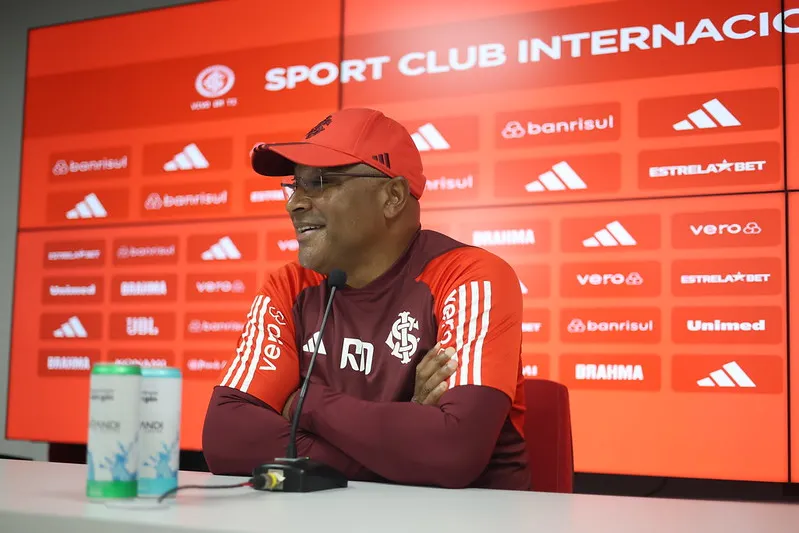 Roger Machado falando sobre o Gre-Nal. Foto Ricardo Duarte/Internacional