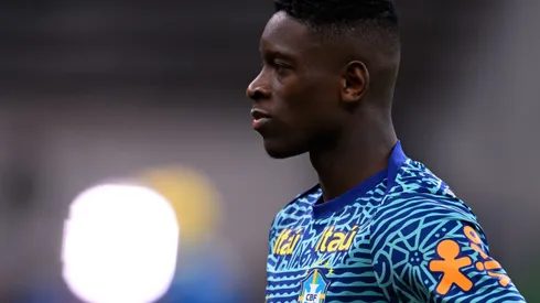 Luiz Henrique durante aquecimento antes do confronto contra o Peru nas Eliminatórias da Copa do Mundo.