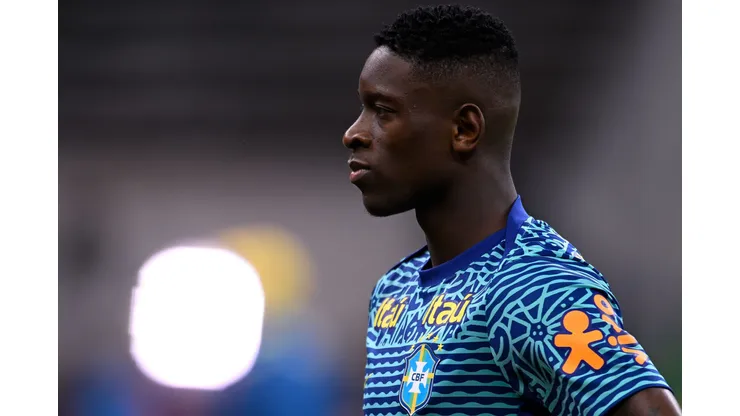 Luiz Henrique durante aquecimento antes do confronto contra o Peru nas Eliminatórias da Copa do Mundo.