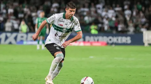 Kuscevic jogador do Coritiba durante partida contra o FC Cascavel no estadio Couto Pereira pelo campeonato Paranaense 2023.