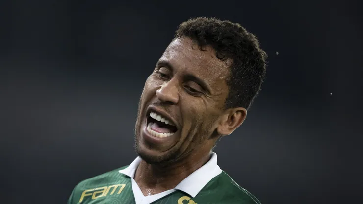 Marcos Rocha renovou com o Palmeiras.