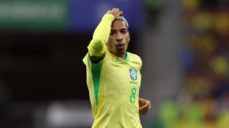 Matheus Pereira durante confronto contra o Peru nas Eliminatórias da Copa do Mundo.
