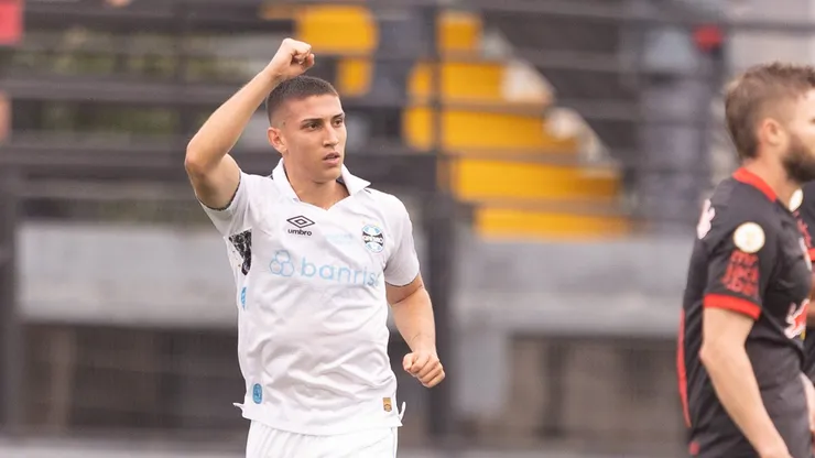 Monsalve jogador do Bragantino comemora seu gol durante partida contra o Gremio no estadio Nabi Abi Chedid pelo campeonato Brasileiro A 2024.