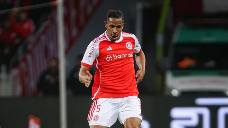 Fernando, jogador do Internacional, durante partida contra o Juventude, pela Copa do Brasil.