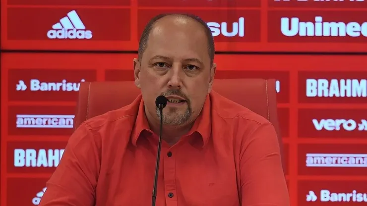 Alessandro Barcellos, presidente do Internacional, em coletiva de imprensa.