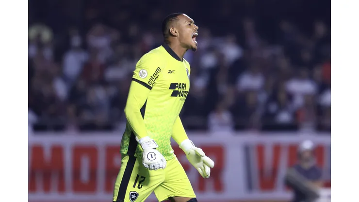 John durante confronto contra o São Paulo no Brasileirão 2024.