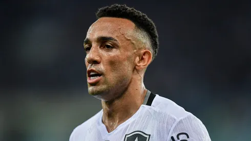 Marcal jogador do Botafogo durante partida contra o Fluminense no estadio Maracana pelo campeonato Brasileiro A 2024. Foto: Thiago Ribeiro/AGIF