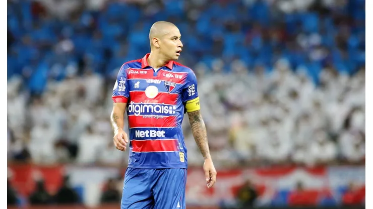 Wellington Paulista, ex-jogador do Fortaleza, em ação pelo clube no Campeonato Brasileiro de 2019.
