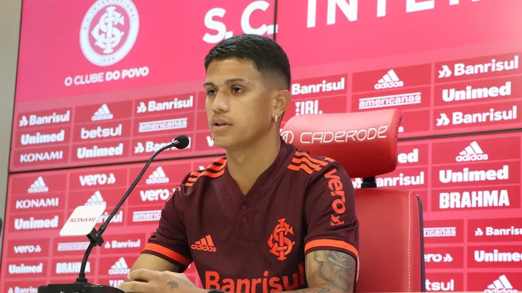 Foto: Ricardo Duarte/Internacional - Gustavo Maia durante apresentação no Internacional em 2021.