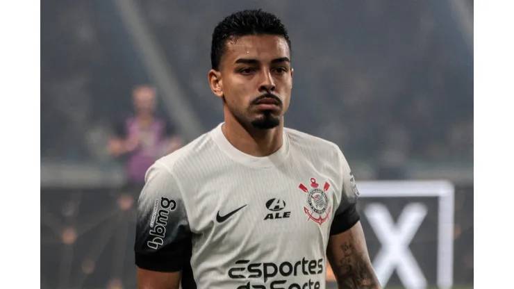 Matheus Bidu durante confronto contra o Grêmio na Copa do Brasil 2024.