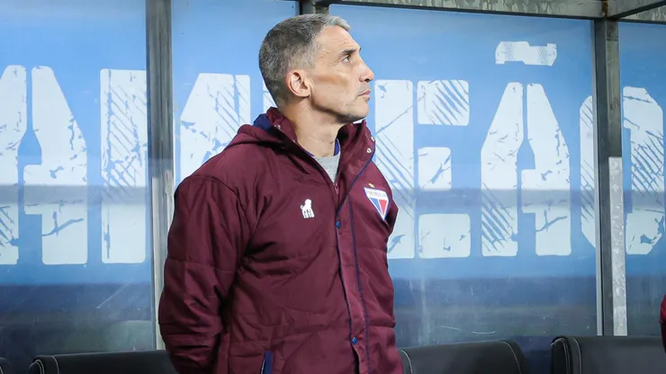 Juan Pablo Vojvoda, técnico do Fortaleza, durante partida contra o Grêmio, pelo Campeonato Brasileiro.