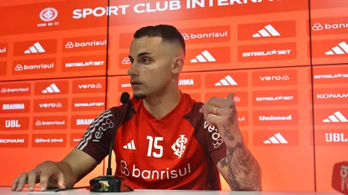 Foto: Ricardo Duarte/Internacional – Bruno Gomes durante coletiva de imprensa no Inter.
