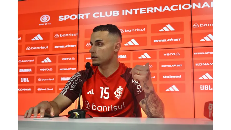 Foto: Ricardo Duarte/Internacional - Bruno Gomes durante coletiva de imprensa no Inter.