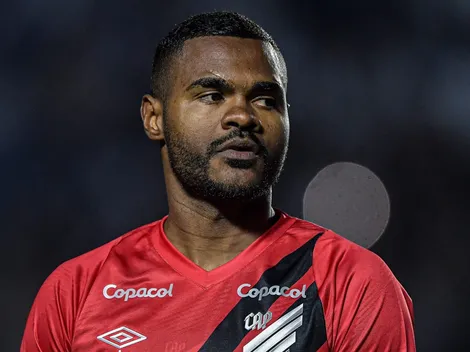 Nikão tem situação exposta no Athletico de Lucho González